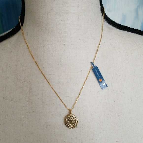 Lovely Gold Pendant Necklace - Picture 2 of 4